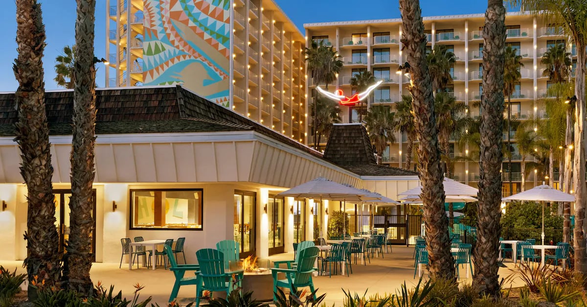 Town and Country Resort — vibe