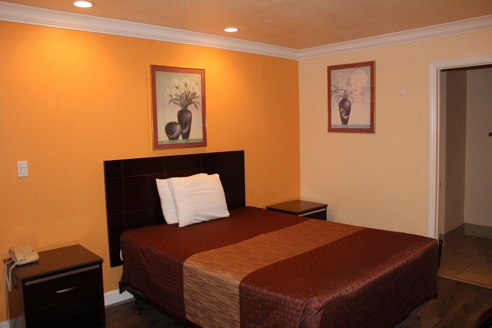 Budget Inn Redwood City — rooms