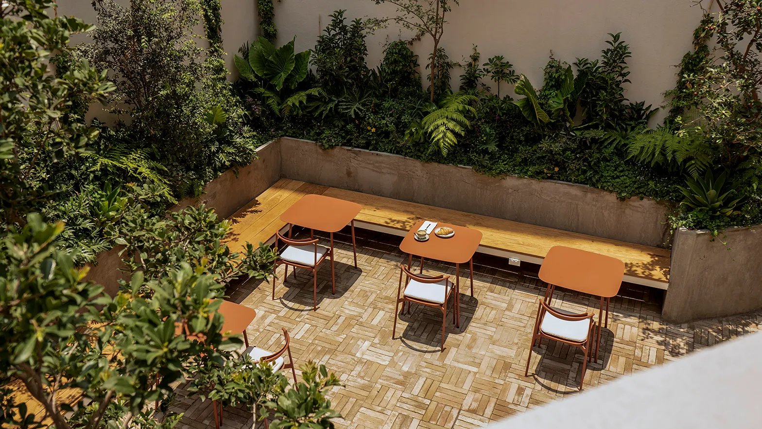 Hotel Casa Cuenca — vibe