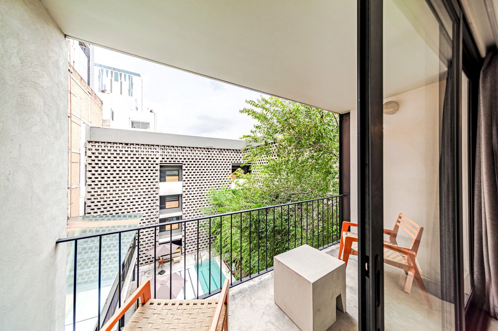 Hotel Carlota — vibe