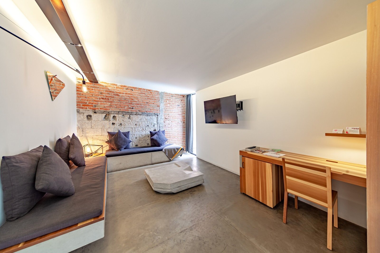 Hotel Carlota — eat & drink
