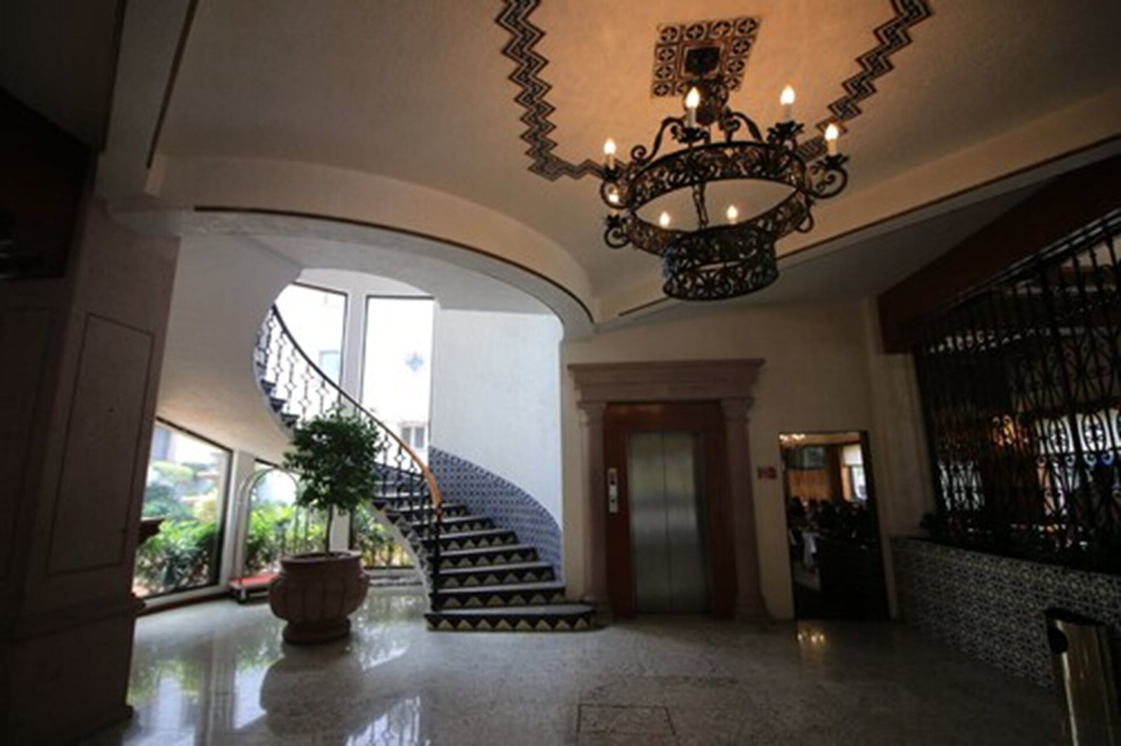 Hotel María Cristina — vibe