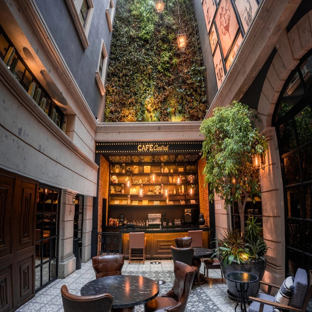 Hotel Histórico Central — eat & drink
