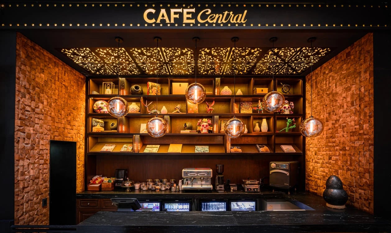 Hotel Histórico Central — eat & drink