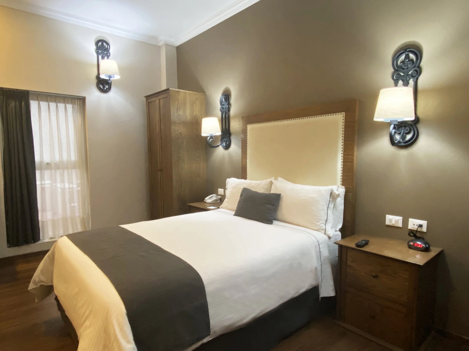 Hotel Histórico Central — rooms