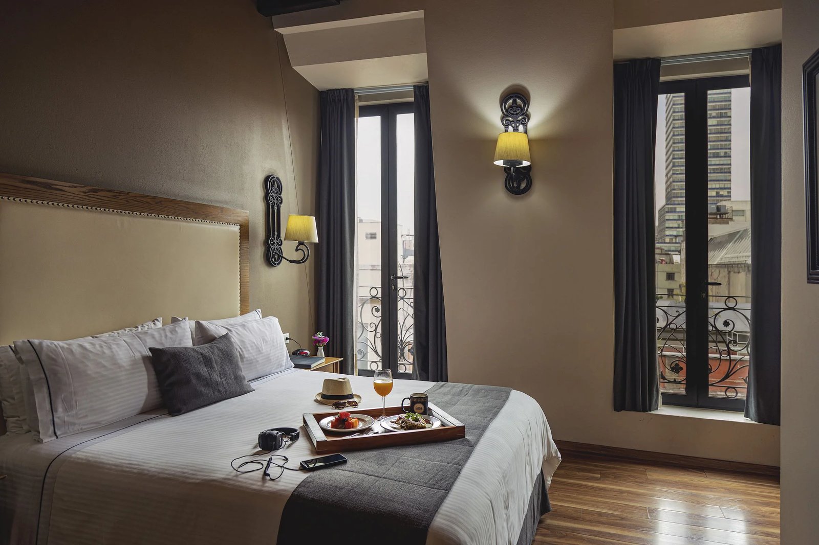Hotel Histórico Central — rooms