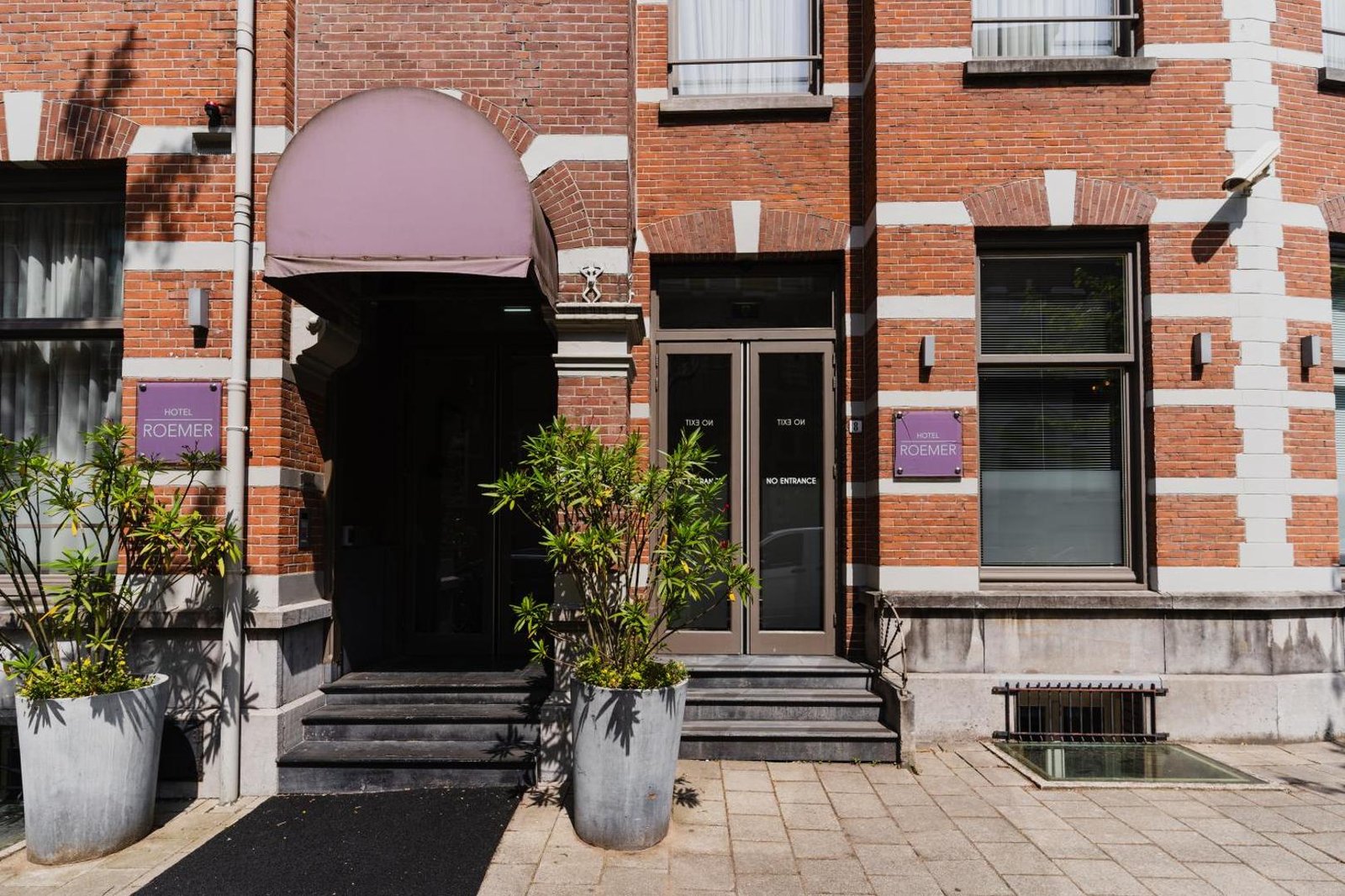 Hotel Roemer — backstory