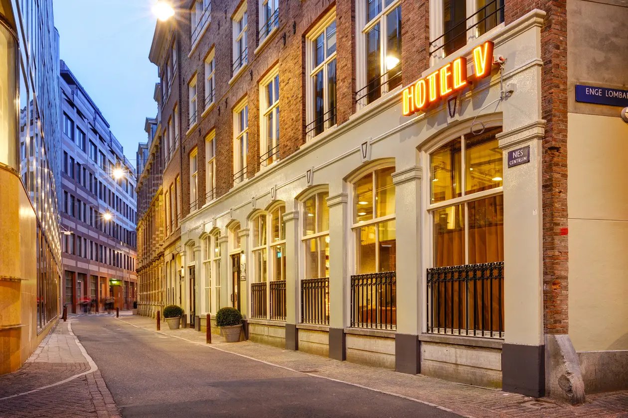 Hotel V Nesplein — backstory