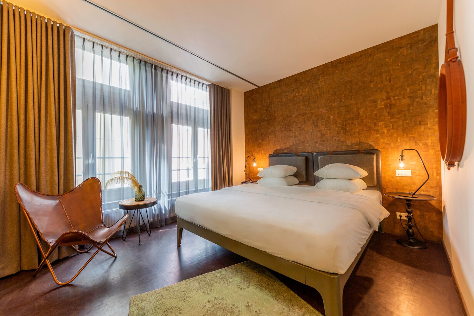 Hotel V Nesplein — rooms
