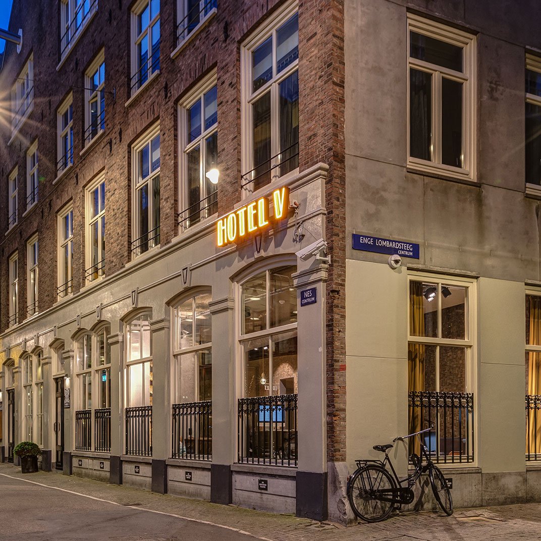 Hotel V Nesplein — backstory