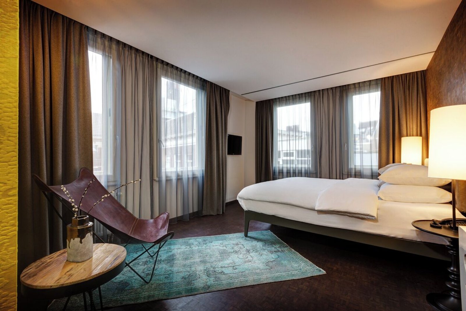 Hotel V Nesplein — rooms