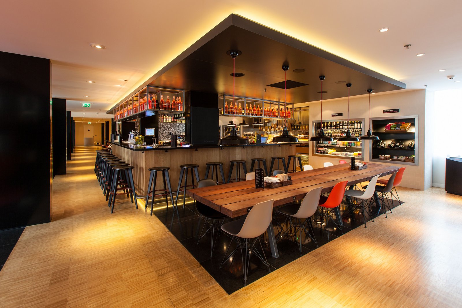 citizenM Amsterdam South — eat & drink