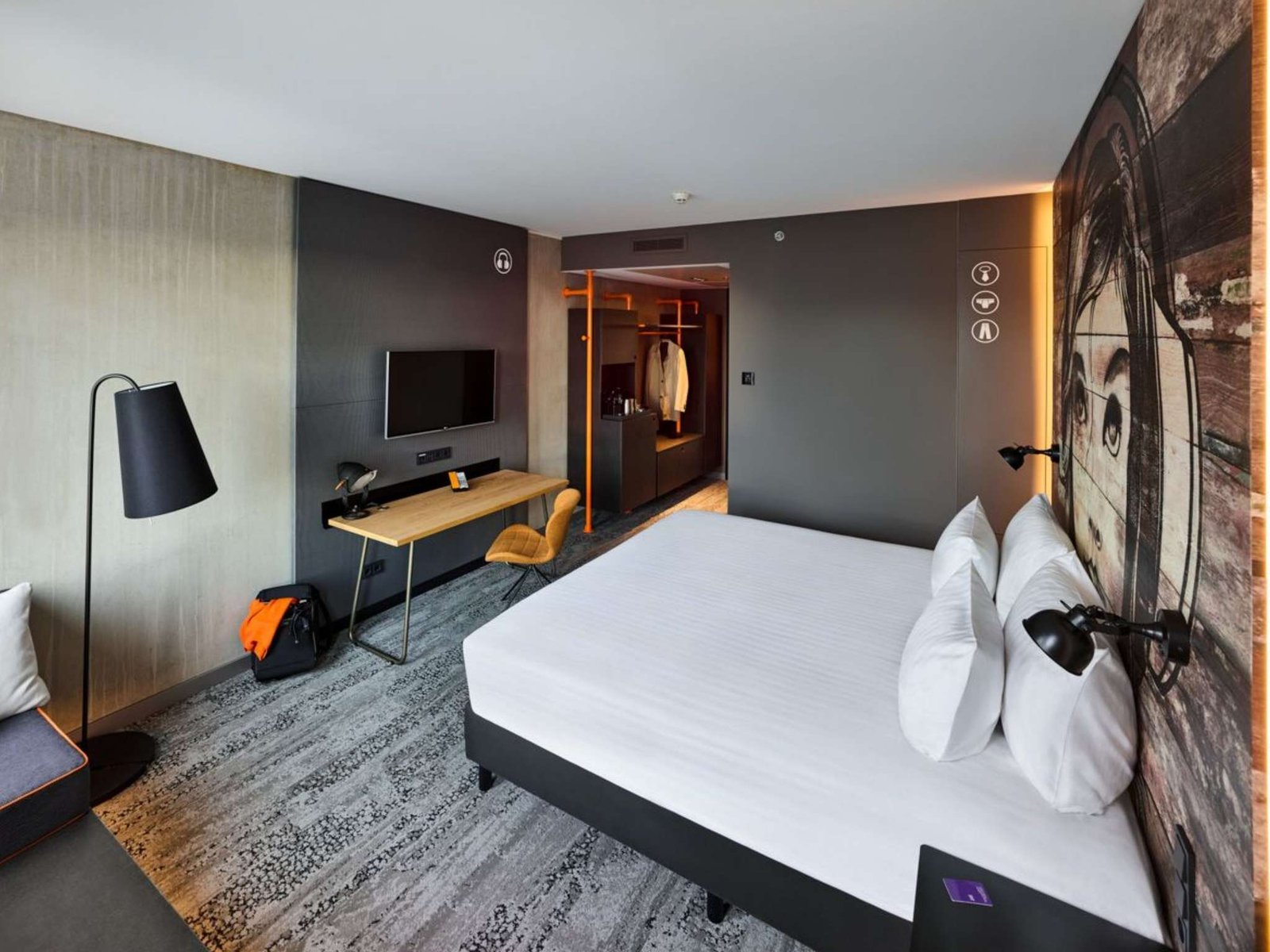 Jaz In The City Amsterdam — rooms