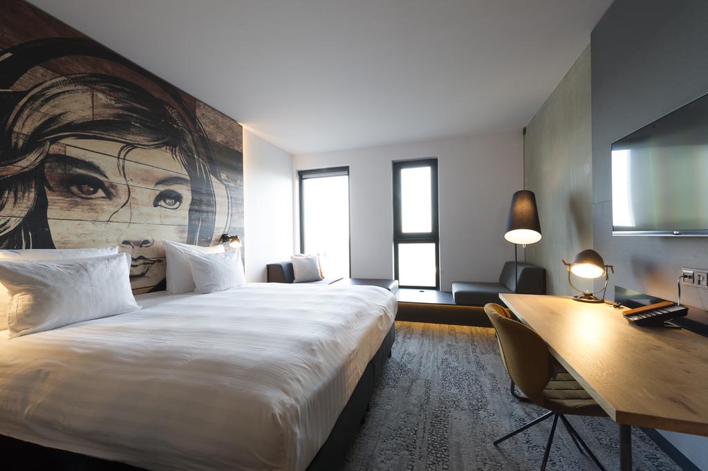 Jaz In The City Amsterdam — rooms