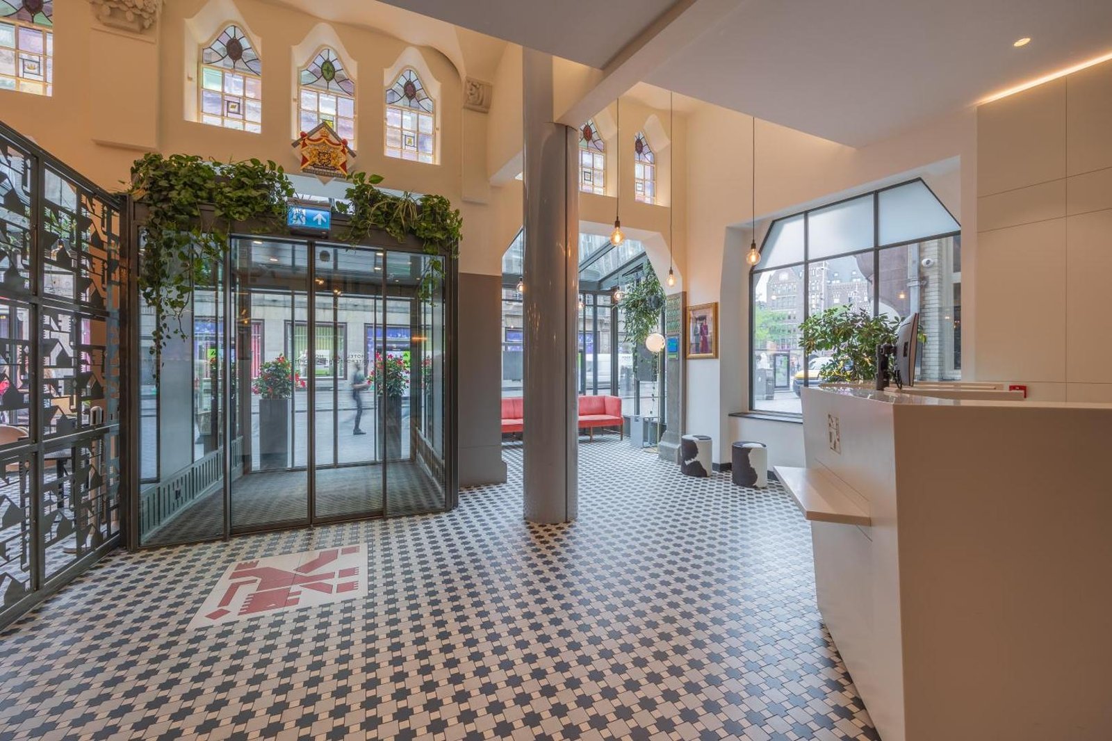 Hotel Amsterdam De Roode Leeuw — vibe