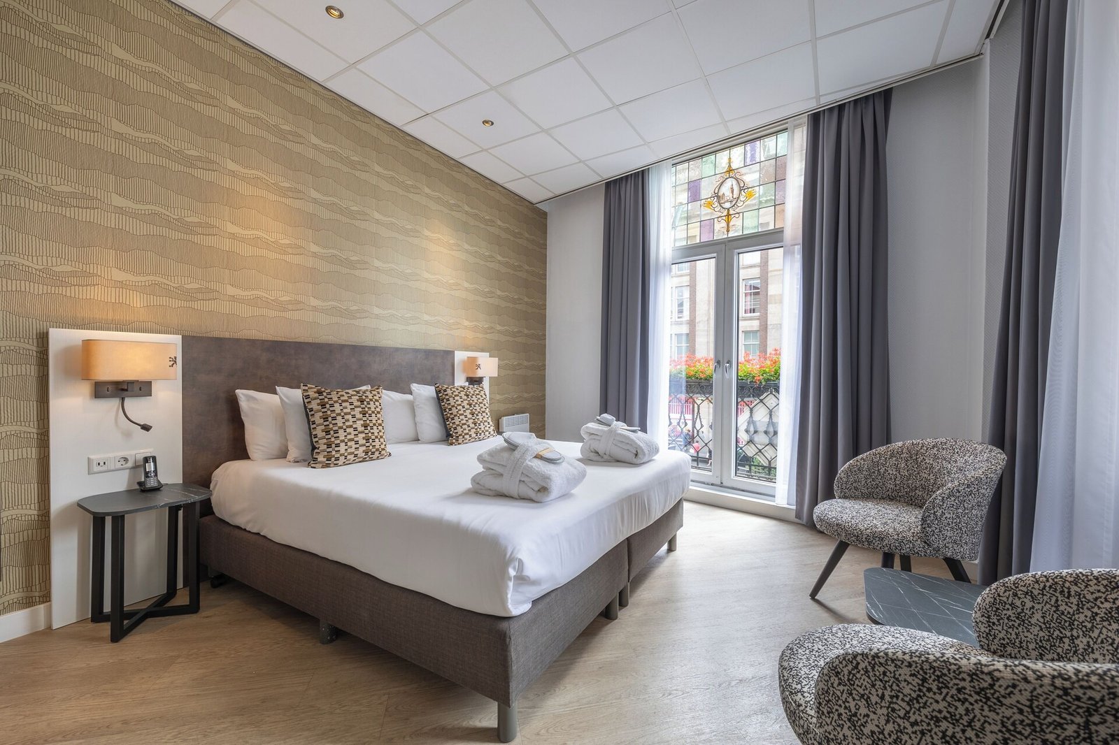 Hotel Amsterdam De Roode Leeuw — rooms