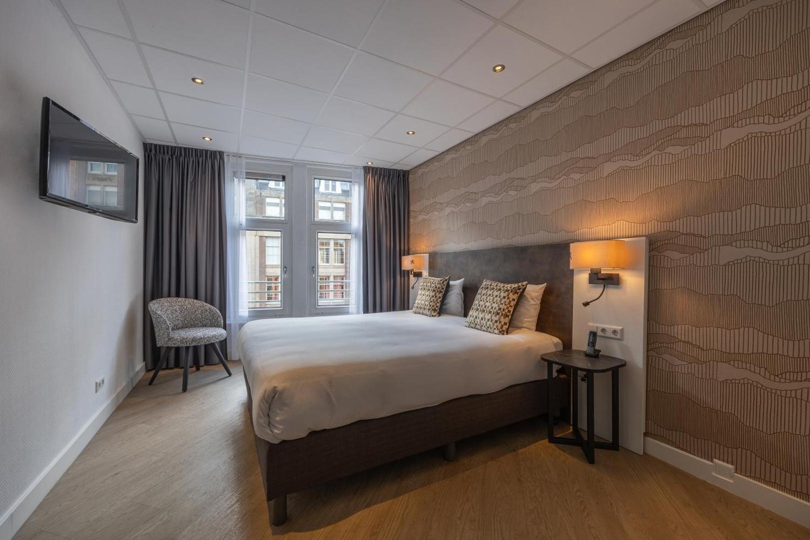 Hotel Amsterdam De Roode Leeuw — rooms