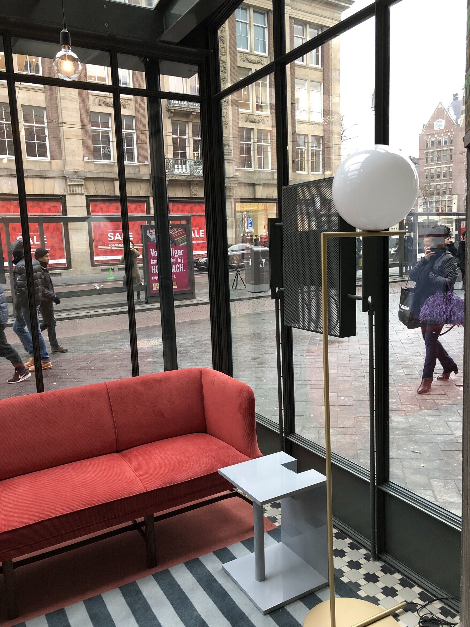 Hotel Amsterdam De Roode Leeuw — vibe
