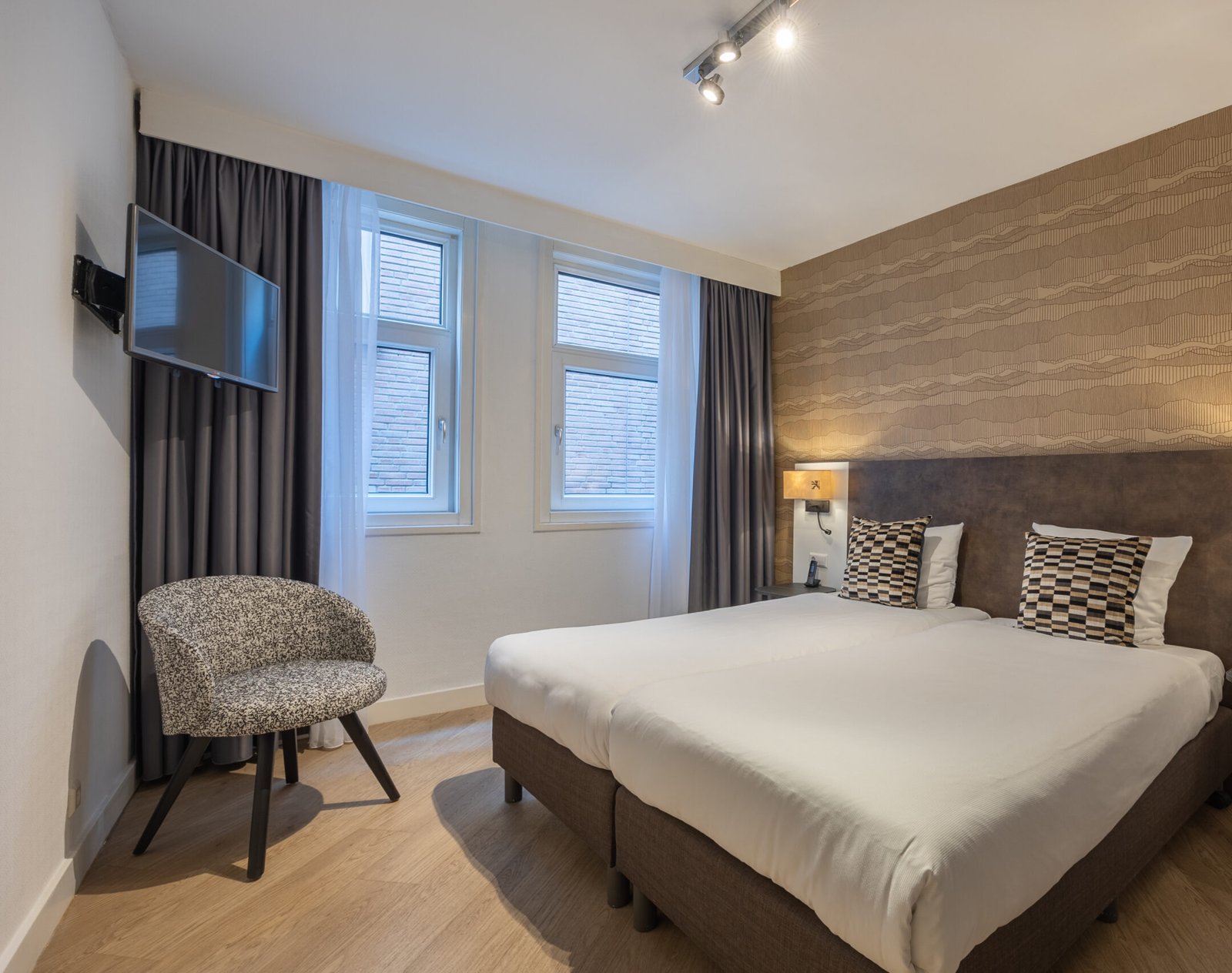 Hotel Amsterdam De Roode Leeuw — rooms