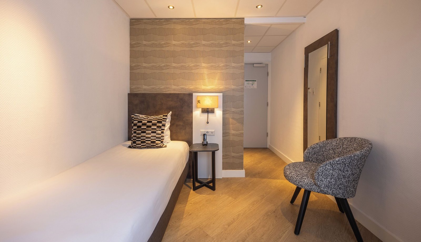 Hotel Amsterdam De Roode Leeuw — rooms