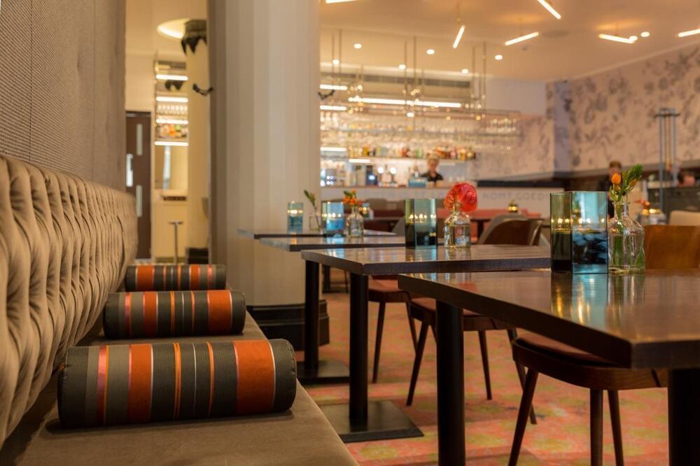 Hotel Amsterdam De Roode Leeuw — eat & drink