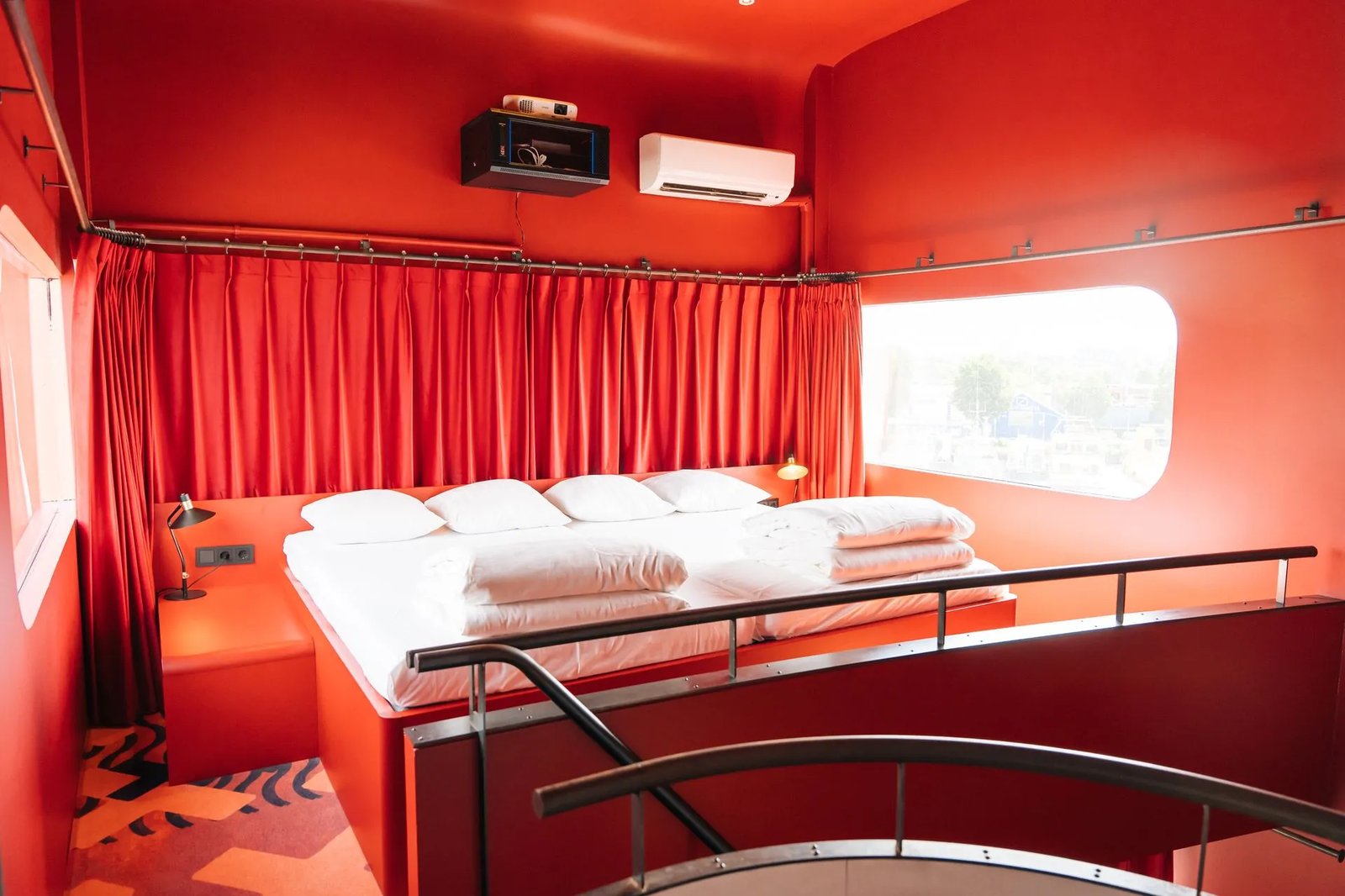 Botel — rooms