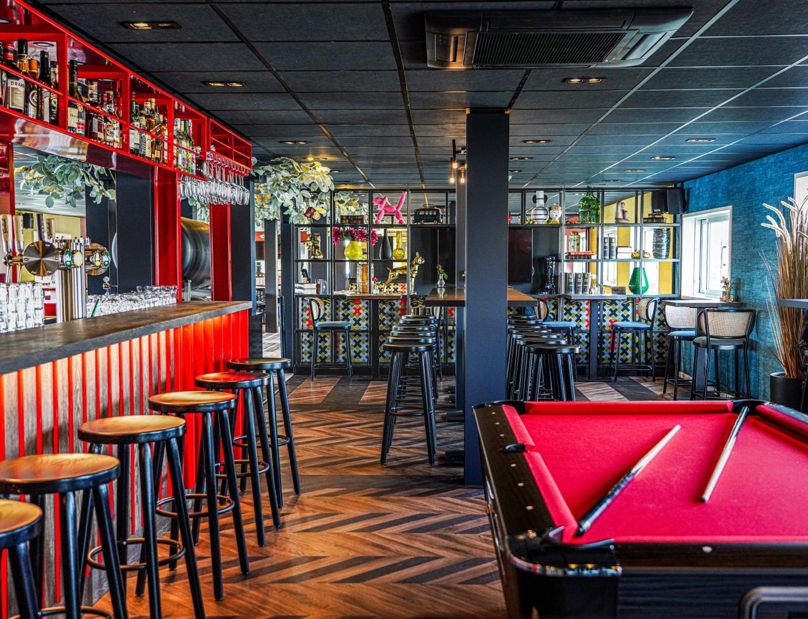Botel — eat & drink