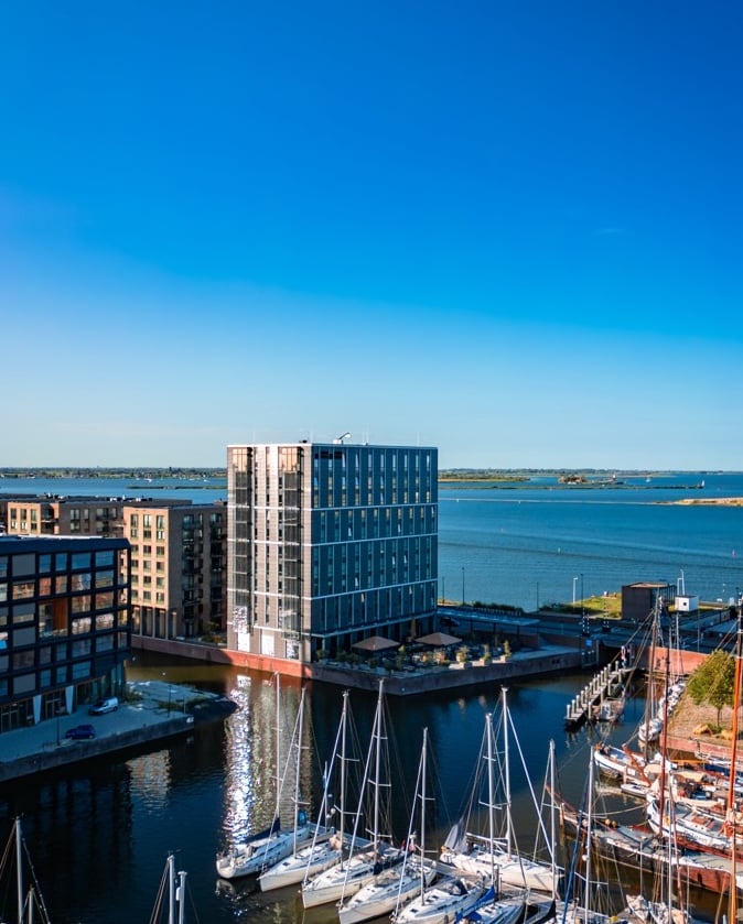 Four Elements Hotel Amsterdam — vibe