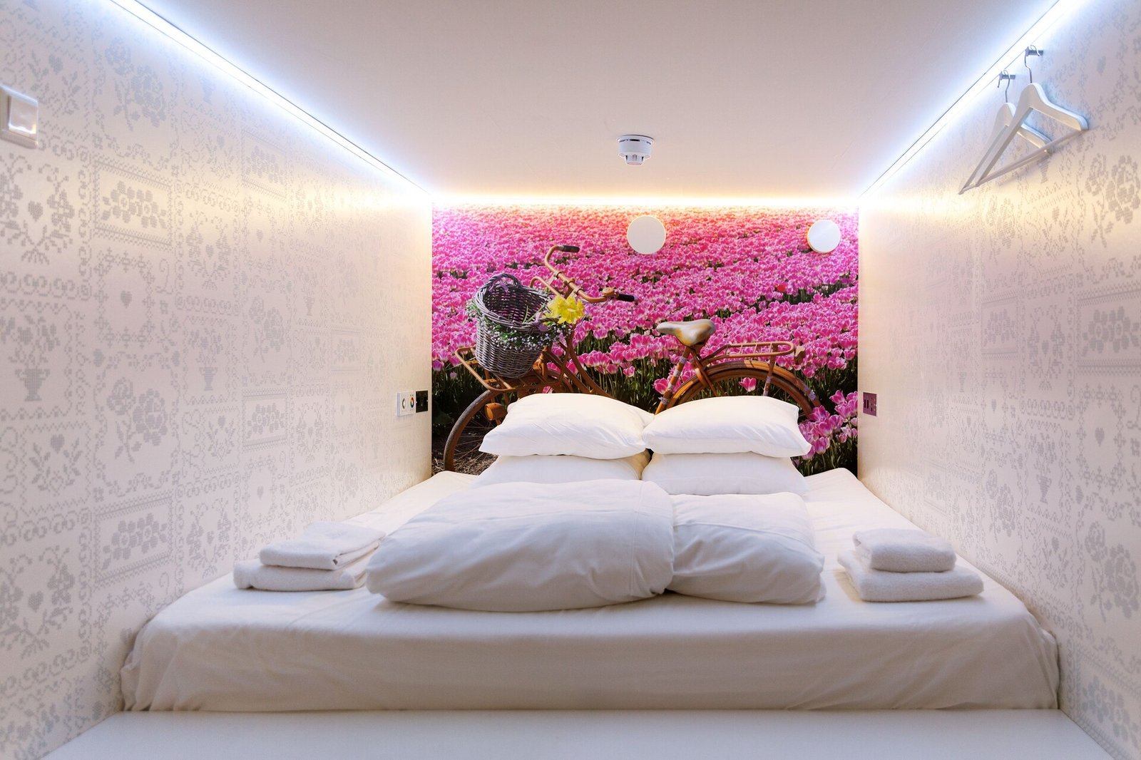 The Bedstee Boutique Capsule Hotel — rooms
