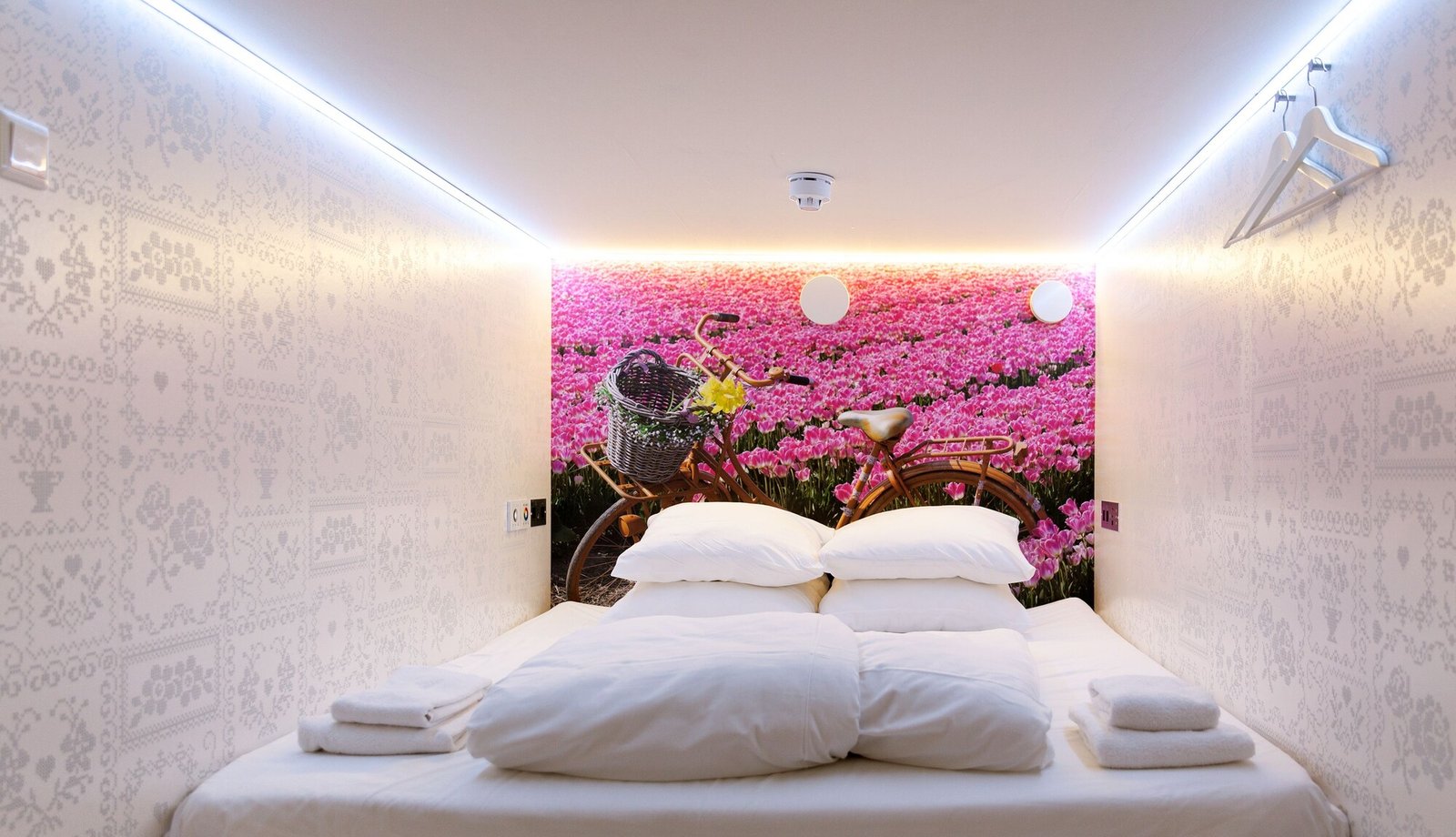 The Bedstee Boutique Capsule Hotel — rooms