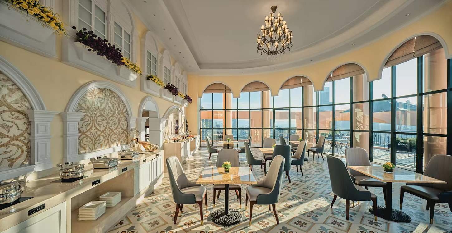 Hotel Indigo Shenzhen Overseas Chinese Town, at the table
