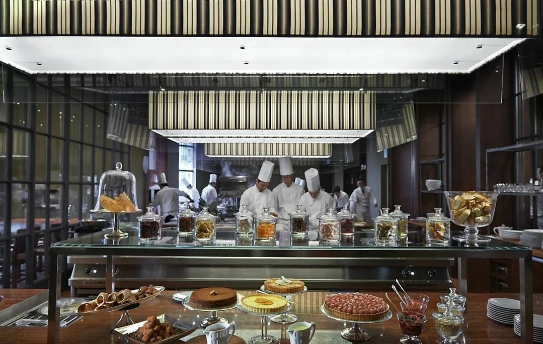 Mandarin Oriental Taipei, at the table