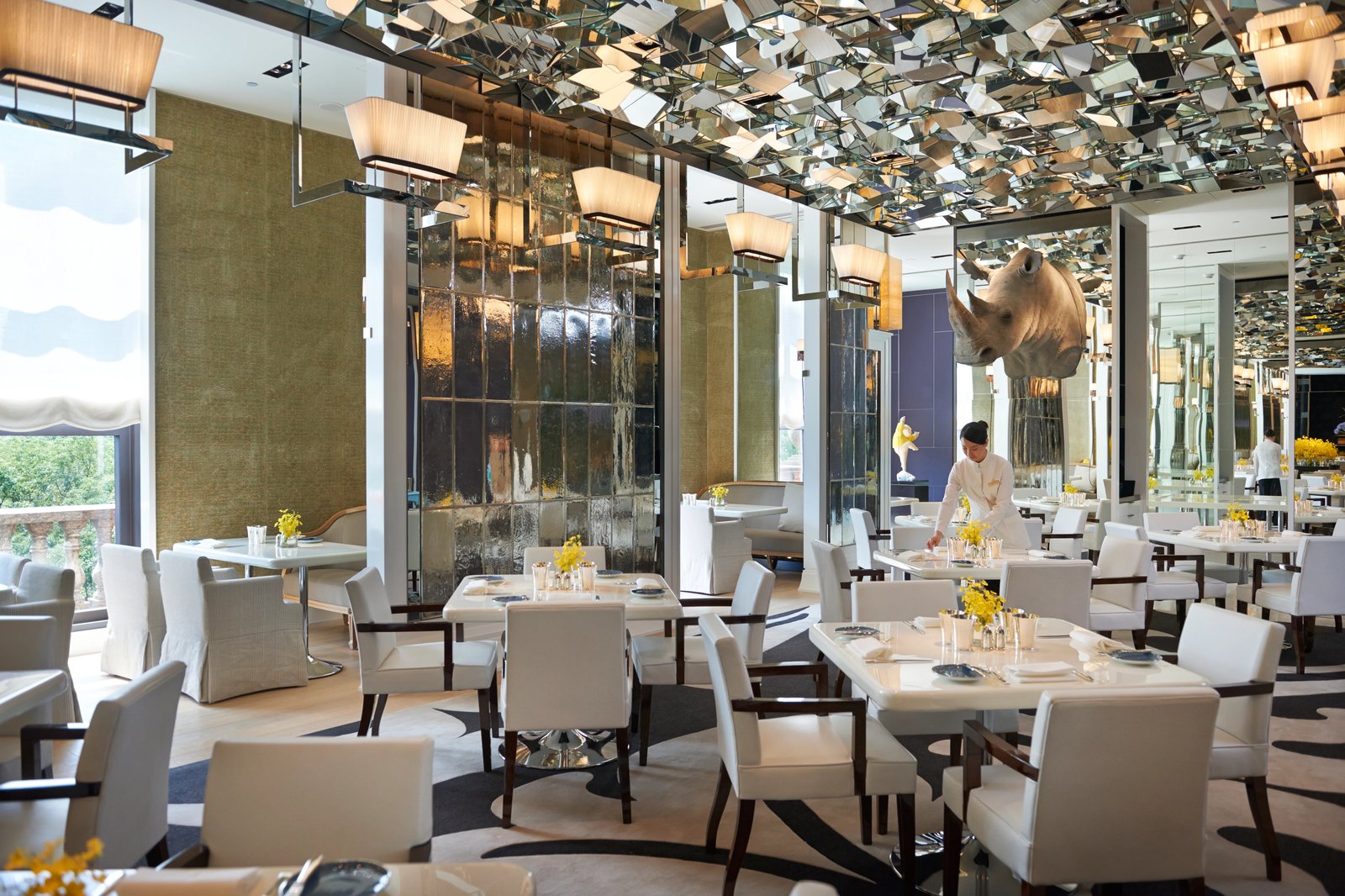 Mandarin Oriental Taipei, at the table
