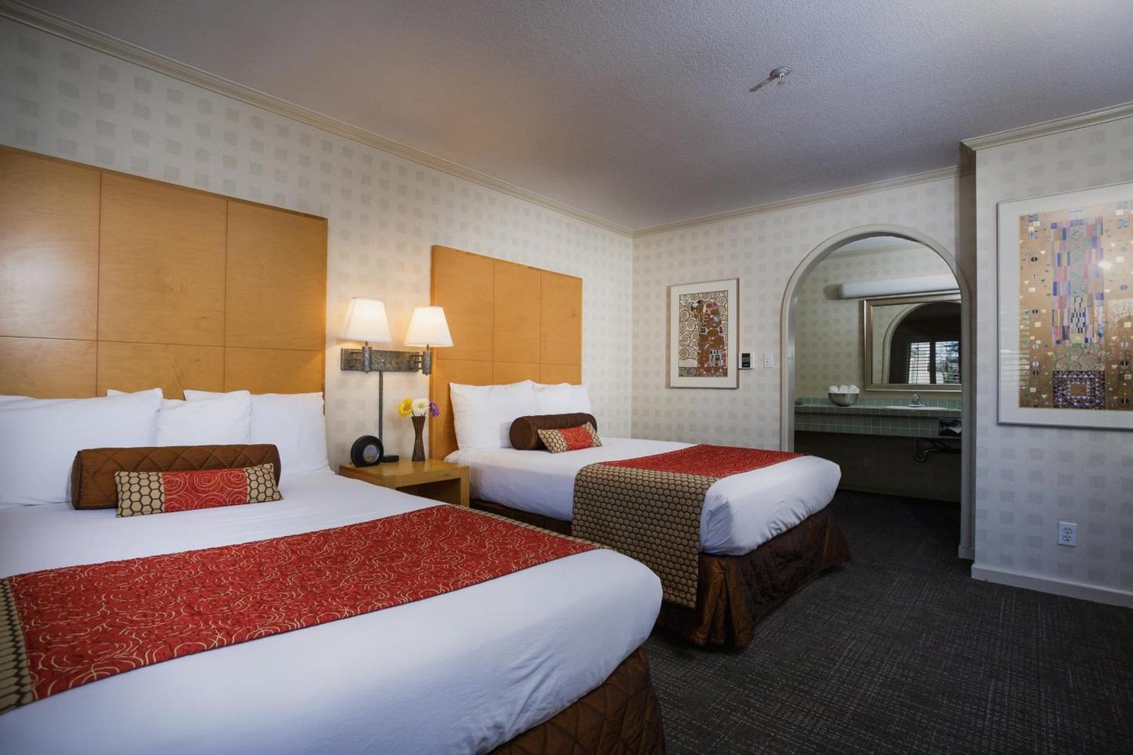 Menlo Park Inn — rooms