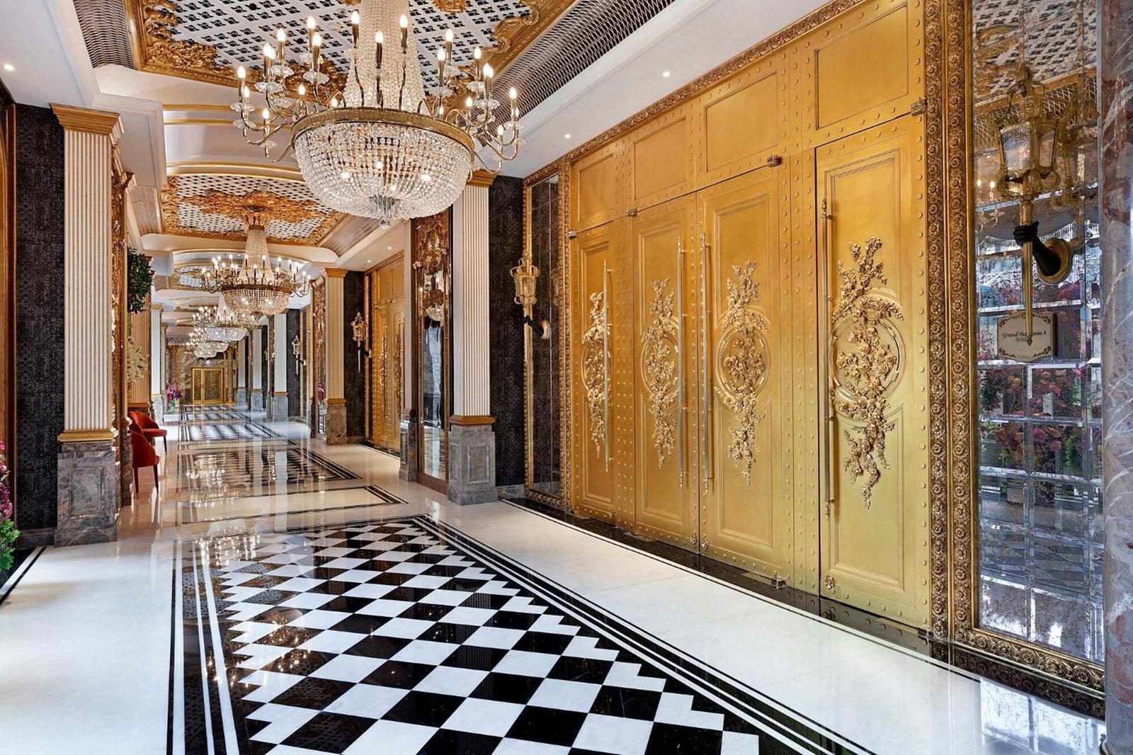 Hotel Alexandra Hong Kong — vibe