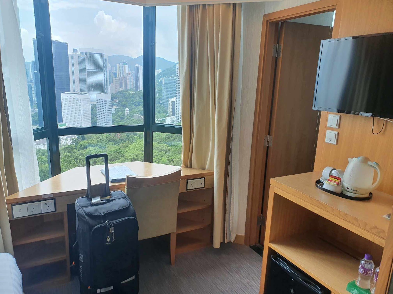 Bishop Lei International House — rooms