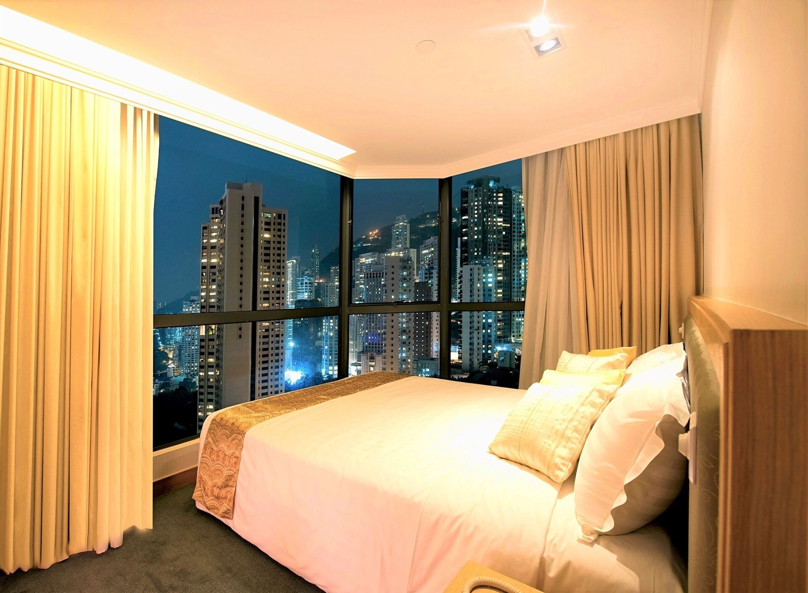 Bishop Lei International House — rooms