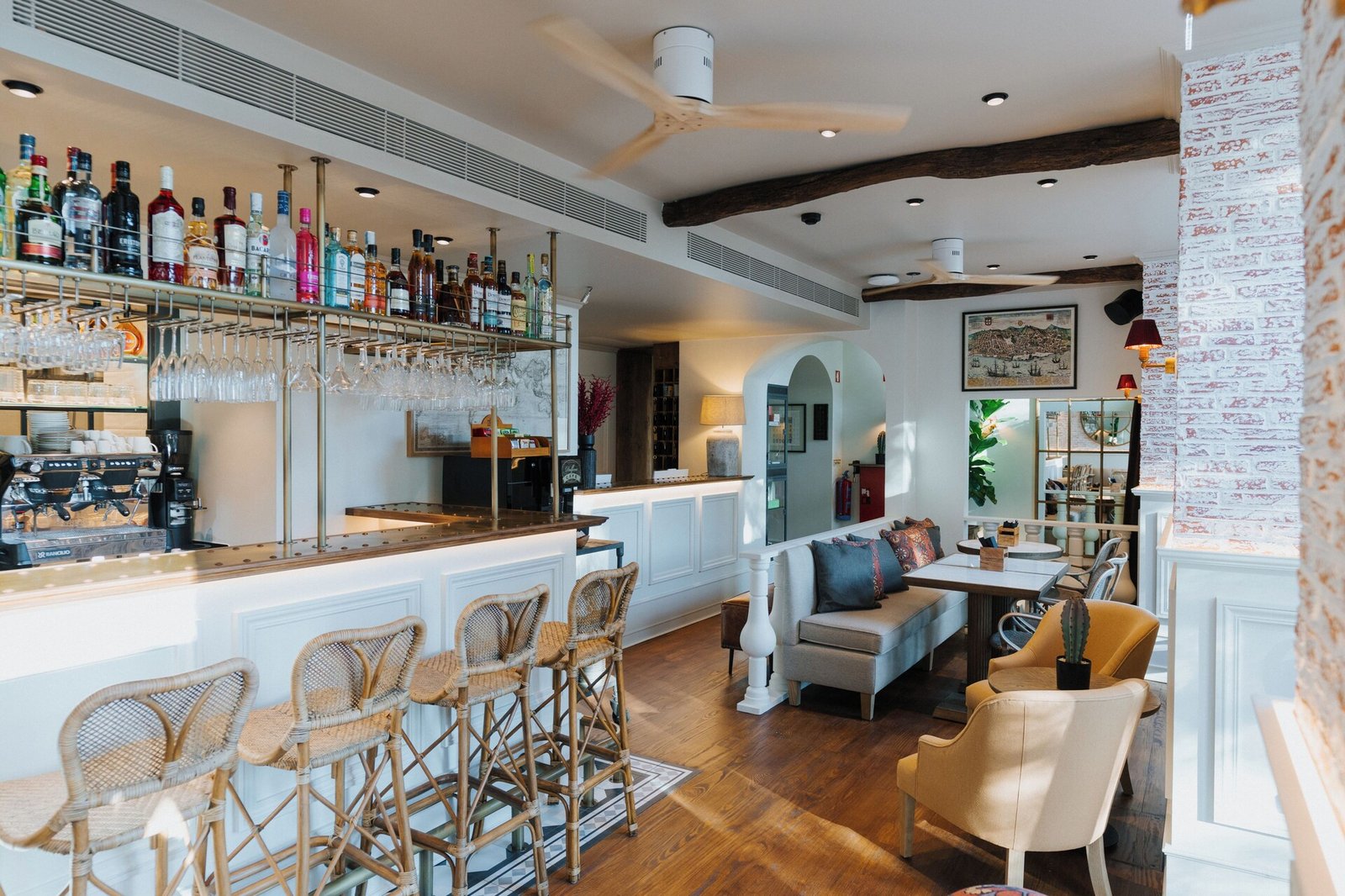 AlmaLusa Alfama — eat & drink