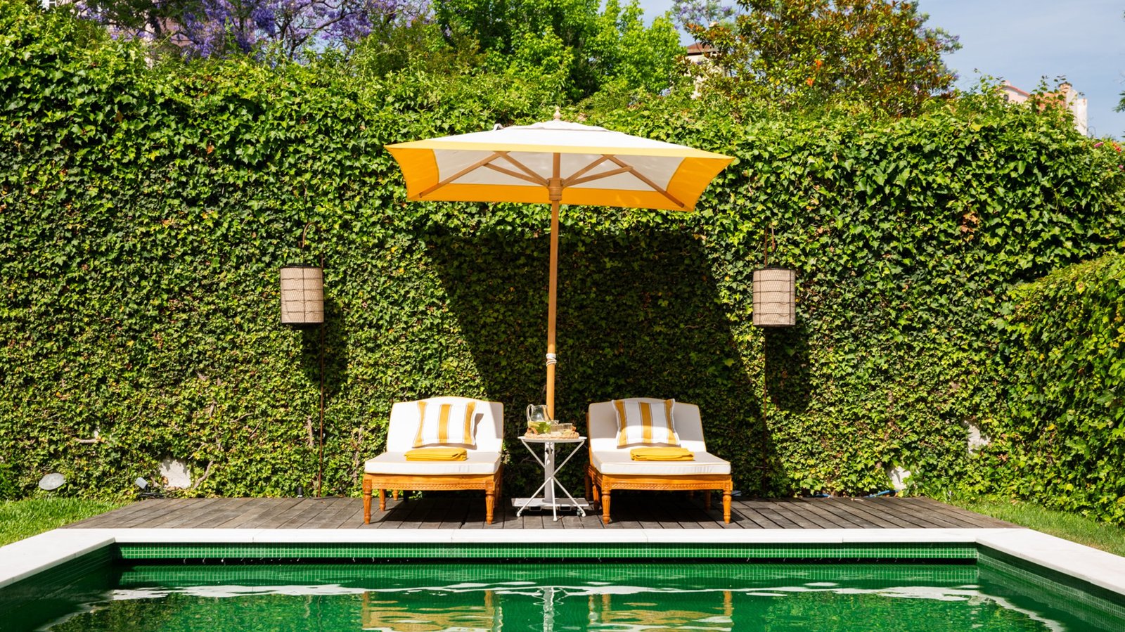 Tarabel Lisbon, the pool