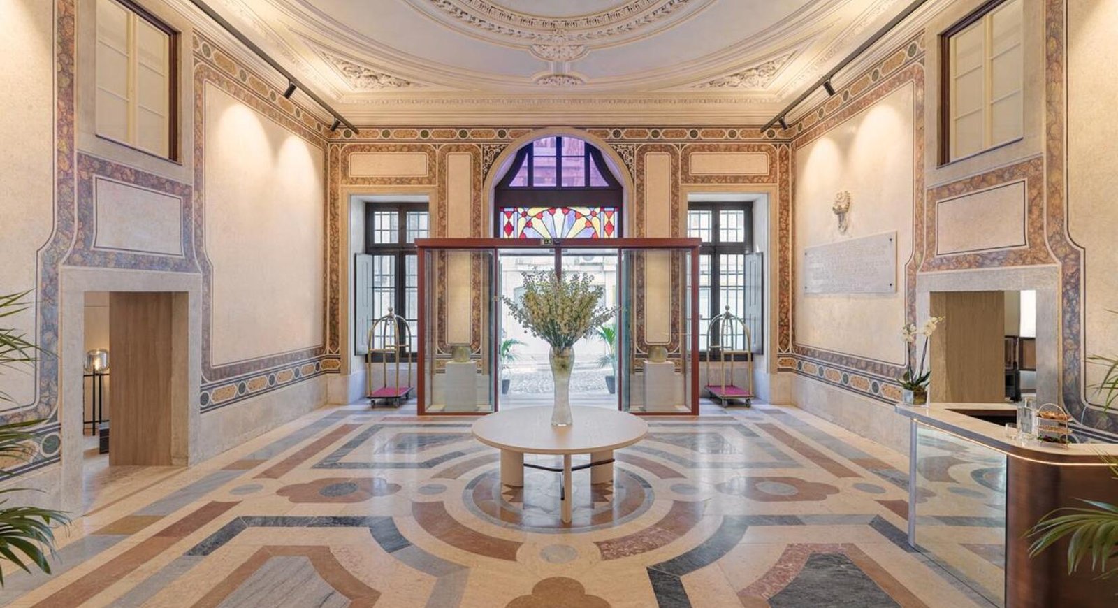 The One Palácio da Anunciada — vibe