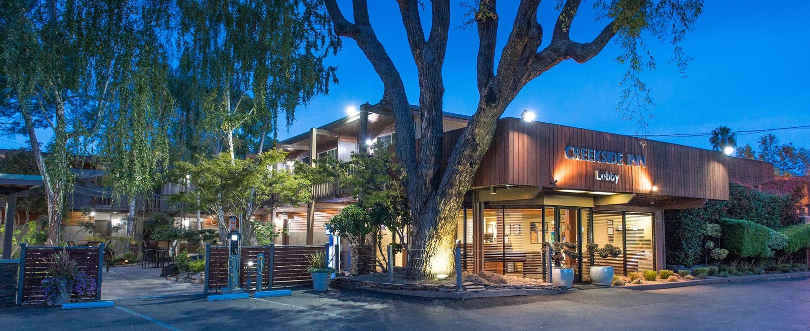 Creekside Inn — vibe