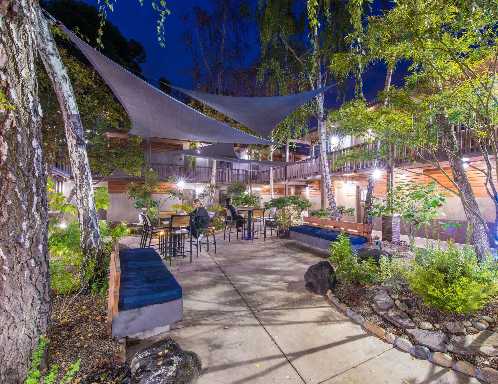 Creekside Inn — vibe