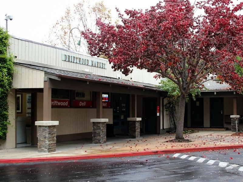 Creekside Inn, driftwood deli & market