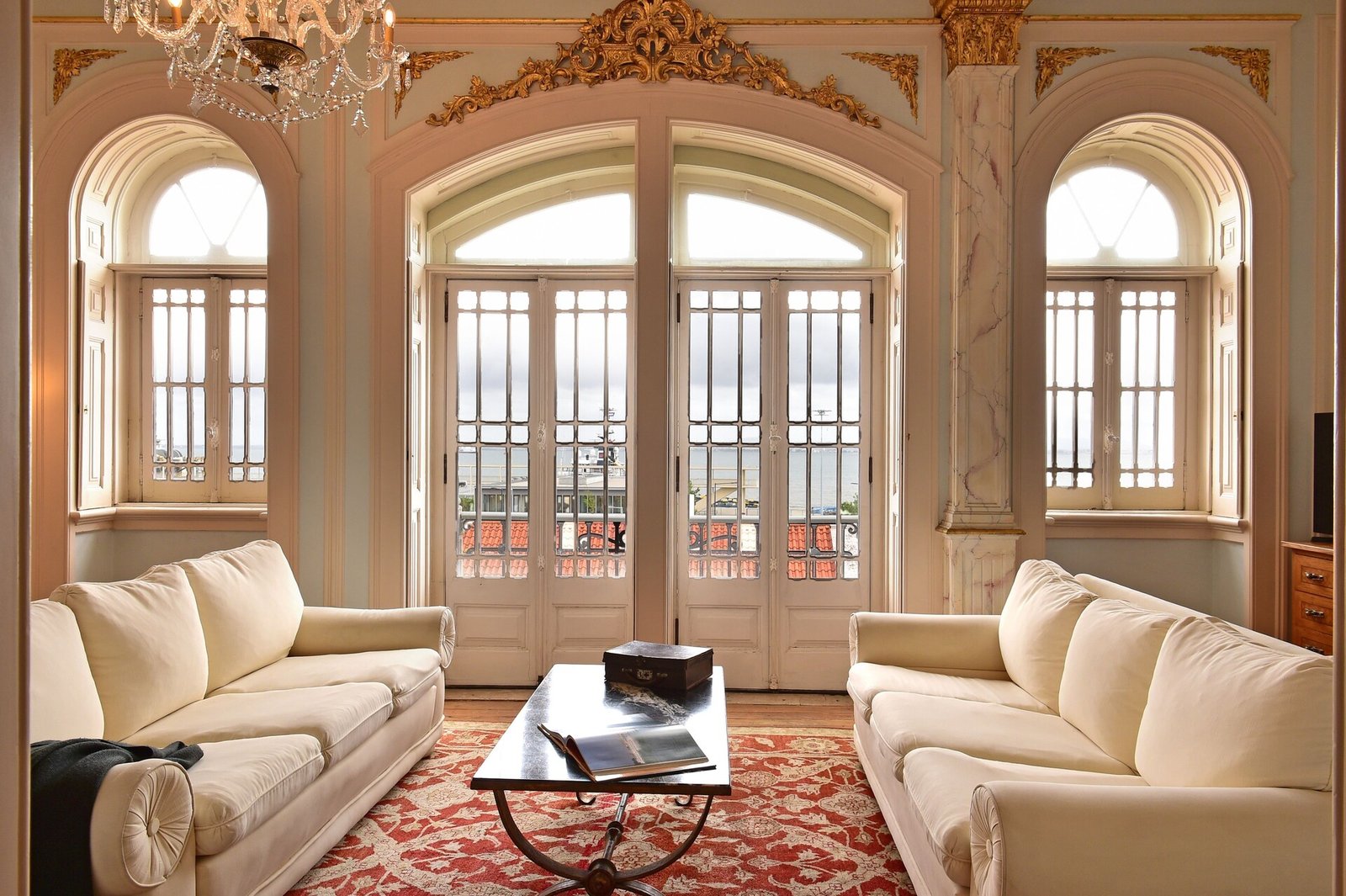 Palacete Chafariz d'El Rei — eat & drink