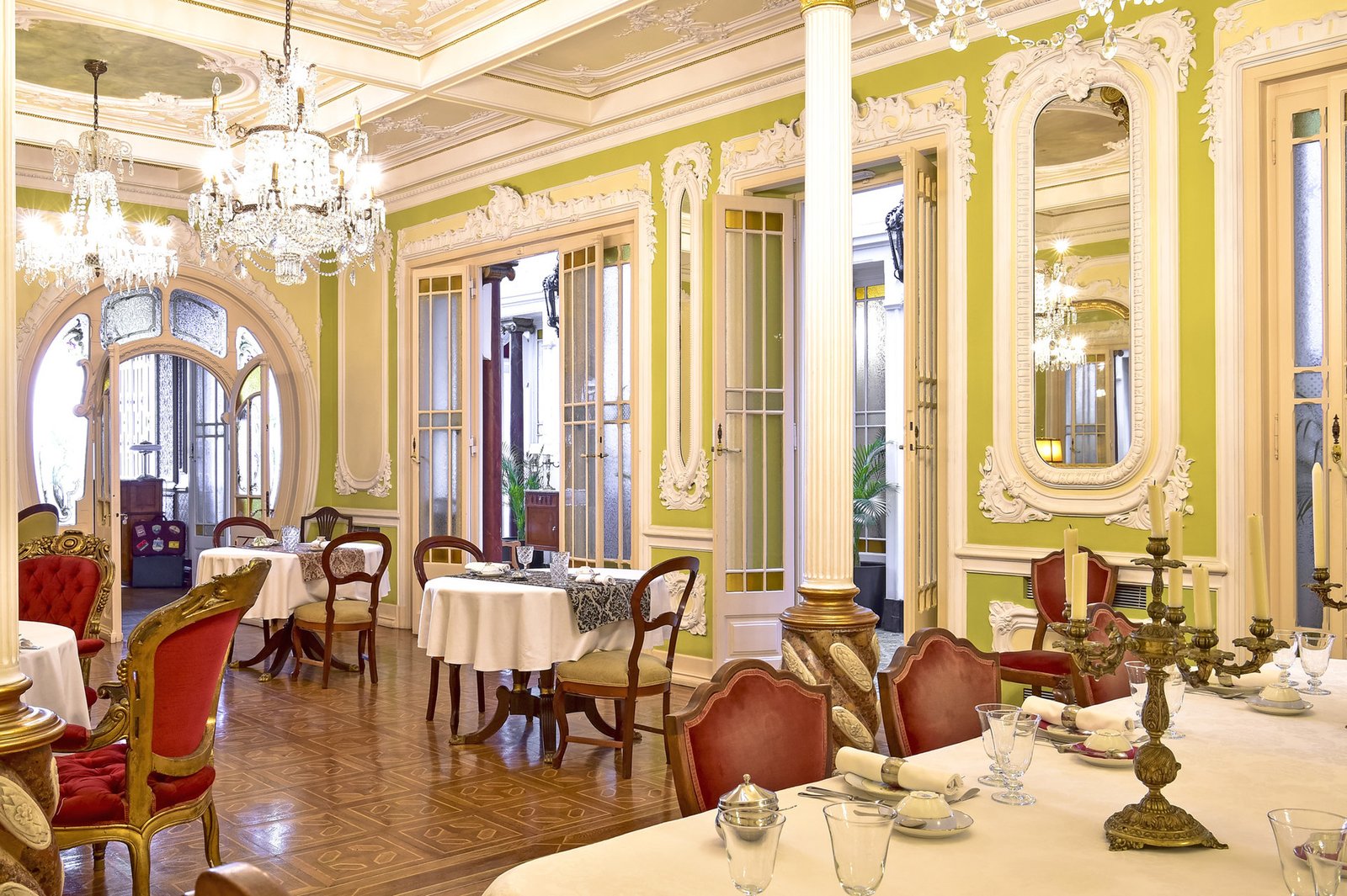Palacete Chafariz d'El Rei — eat & drink