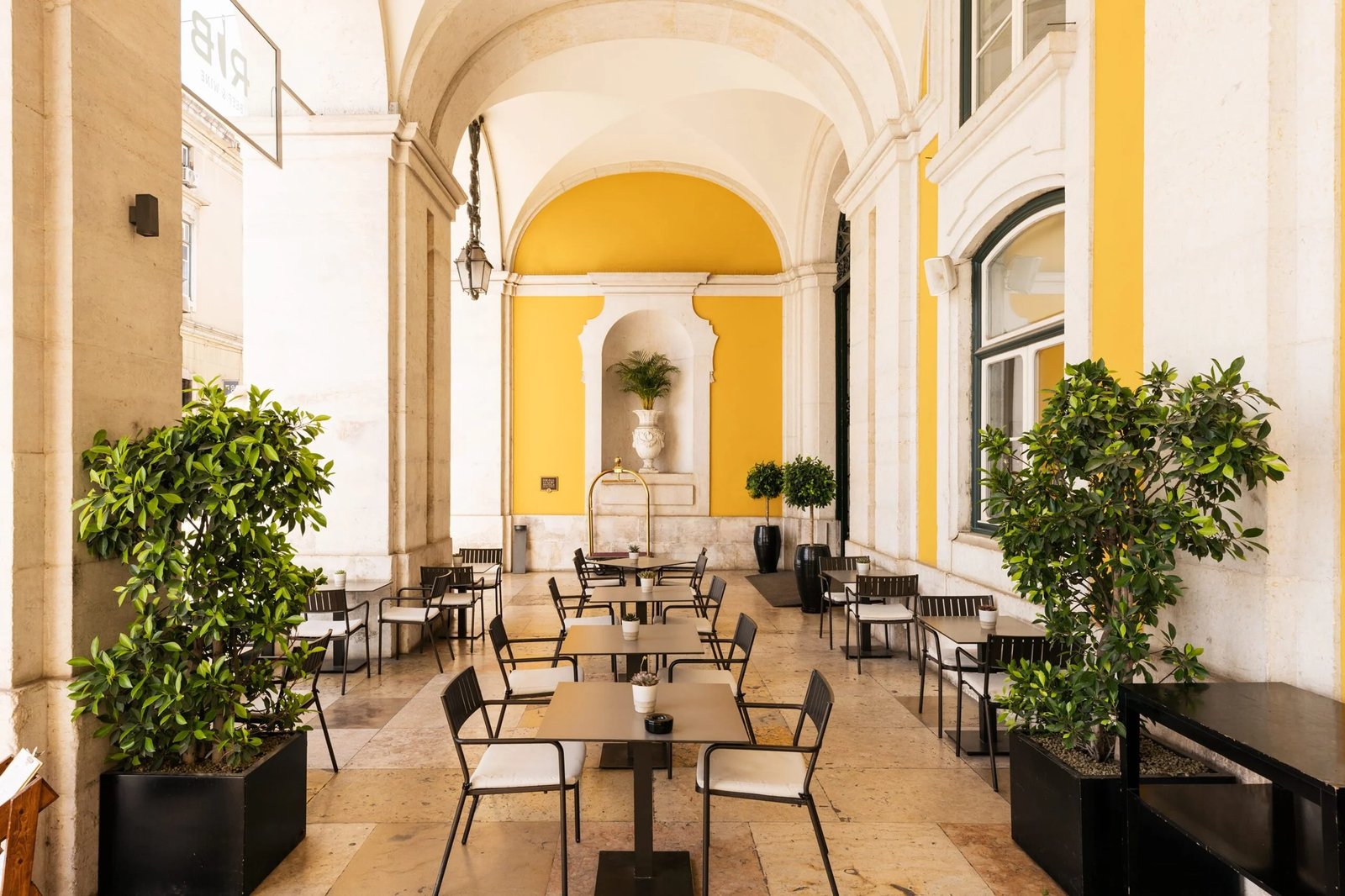 Pousada Lisboa Praça do Comércio — eat & drink