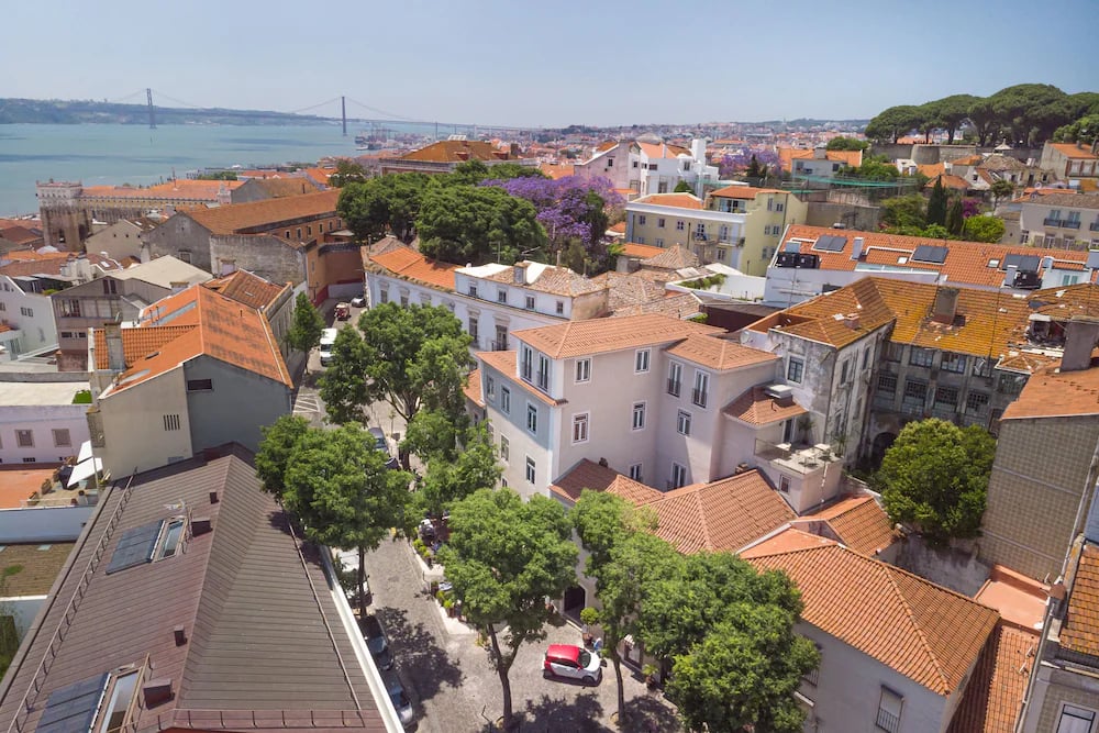 Santiago de Alfama — vibe