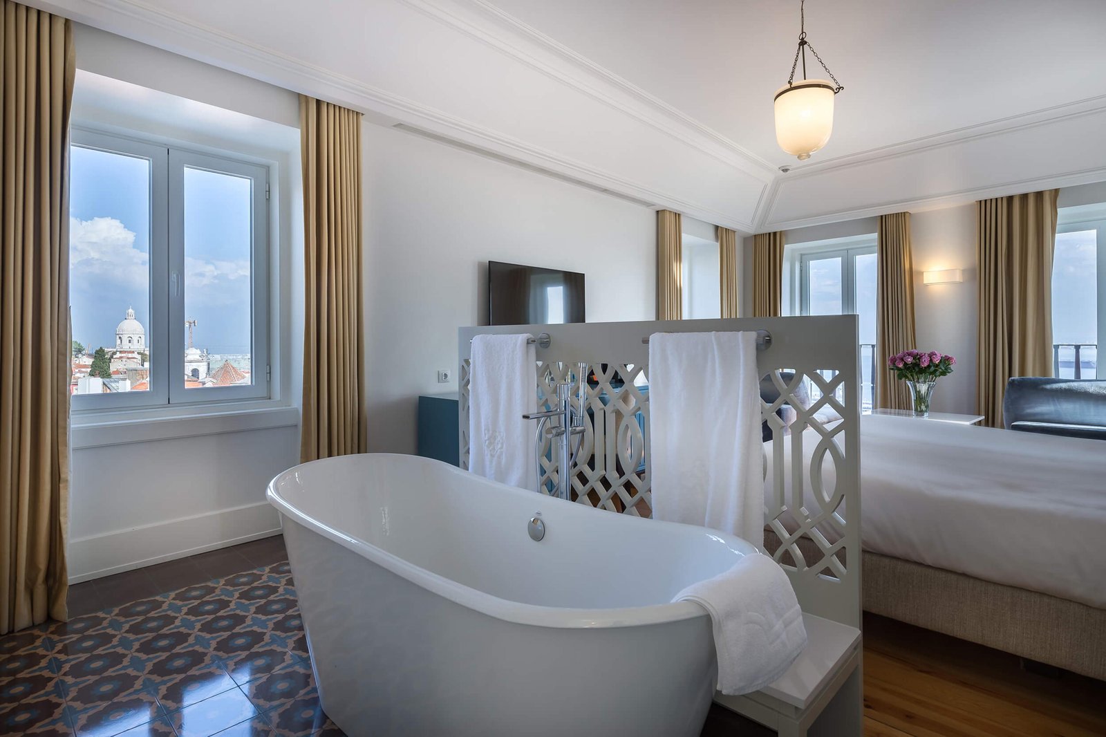 Santiago de Alfama — rooms