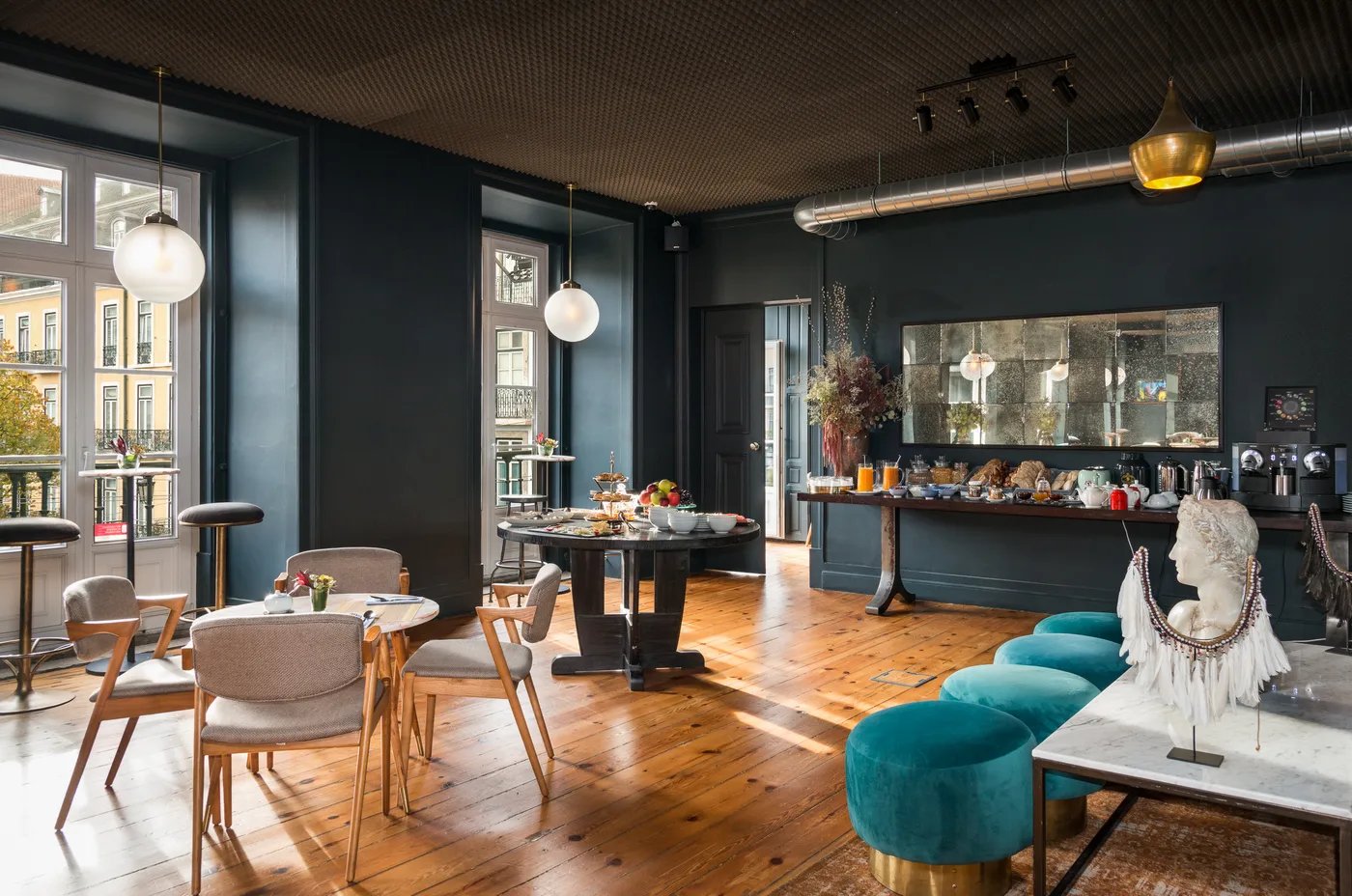 Le Consulat — eat & drink