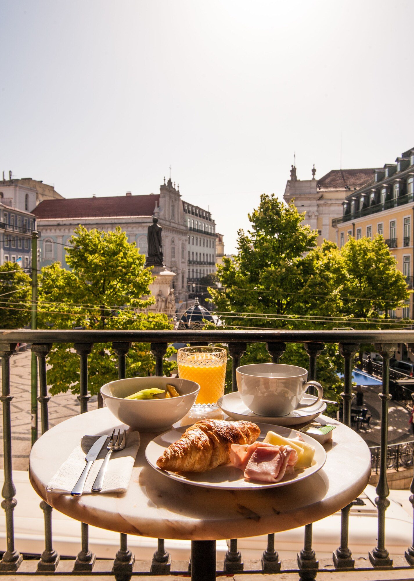 Le Consulat — eat & drink